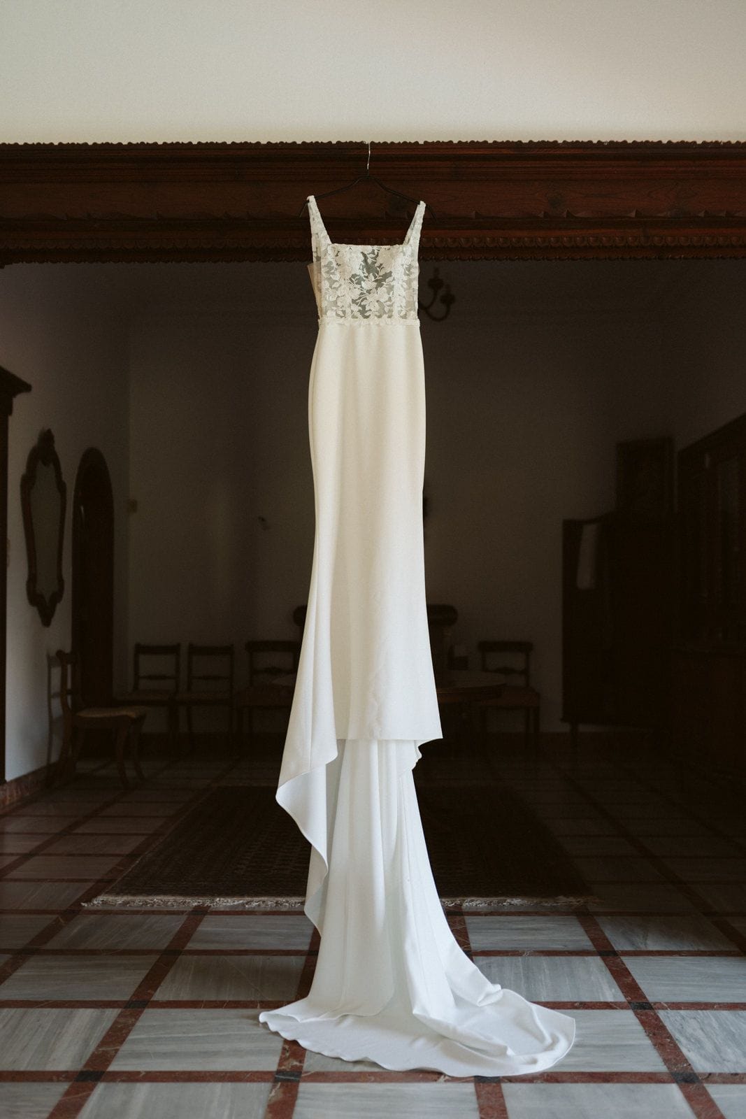 Boda Campo de Golf de Maspalomas, Gran Canaria. Preparativos de boda. Vestido de novia, foto en vertical