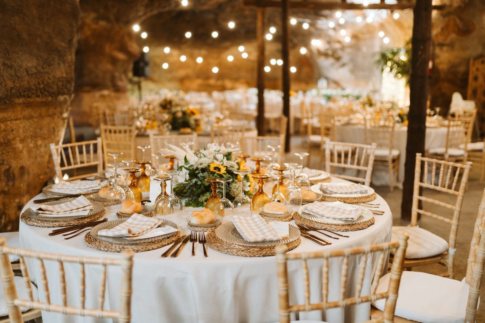 Decoración en una mesa para invitados en la Hacienda de Anzo en una boda en Las Palmas