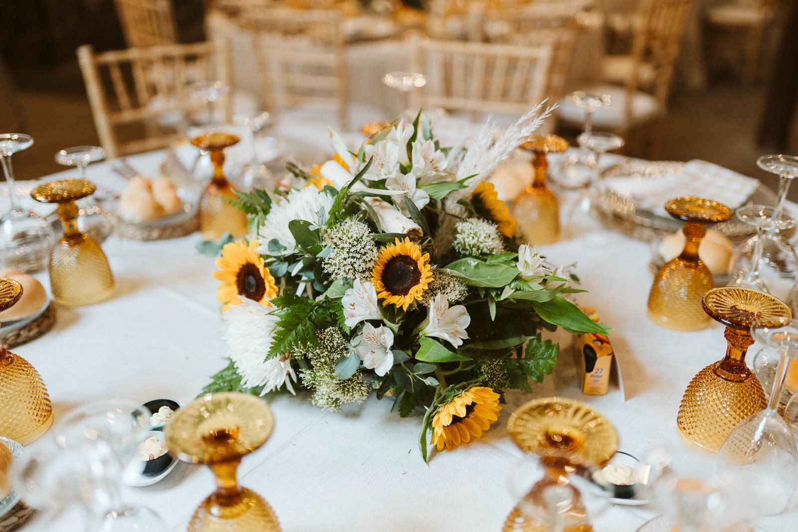 Decoración de boda, centro de mesa floral en la Hacienda de Anzo en una boda en Las Palmas