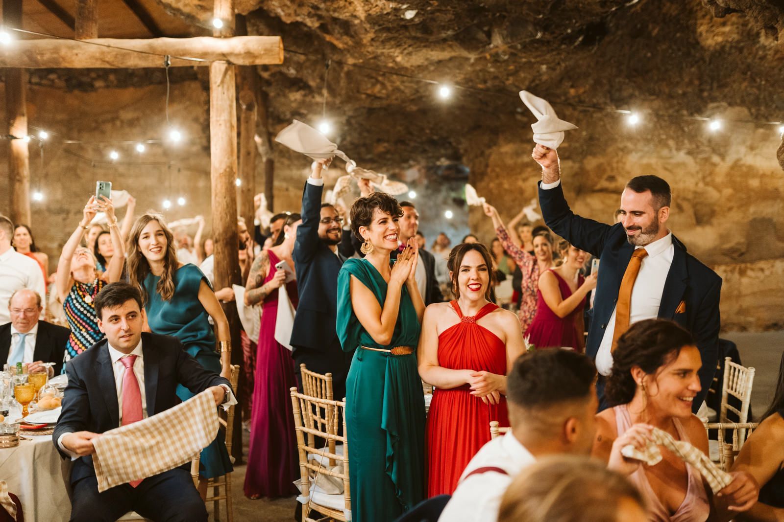 Invitados recibiendo a los novios en la Hacienda de Anzo en una boda en Las Palmas