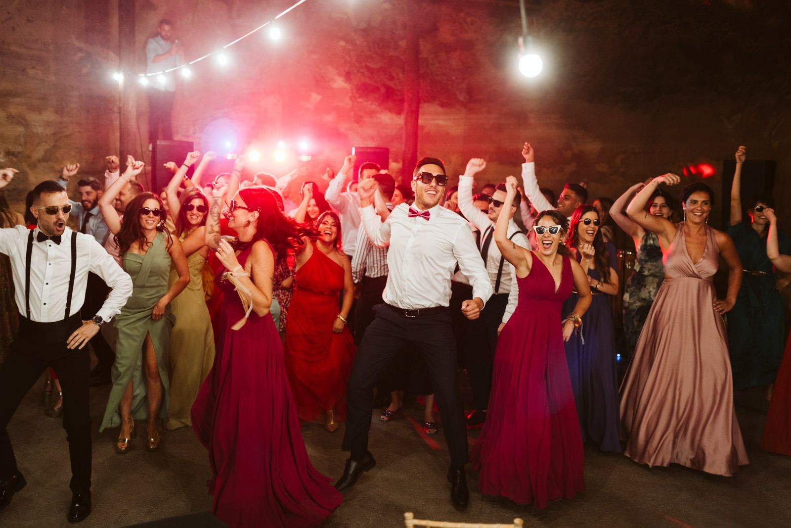 Invitados bailando una coreografía en la Hacienda de Anzo en una boda en Las Palmas