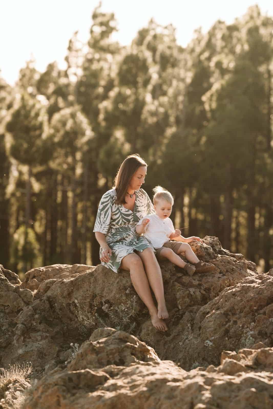 Madre e hijo posado en Pico de Las Nieves